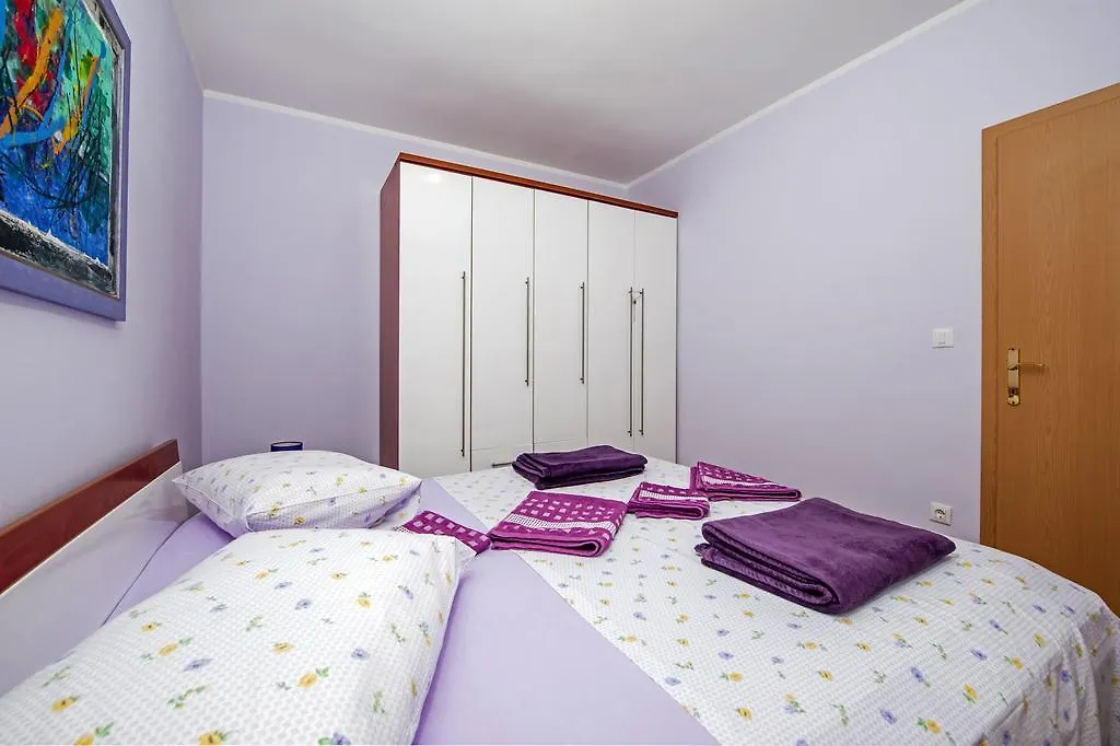 Apartments Karmen Rovinj 0*,
